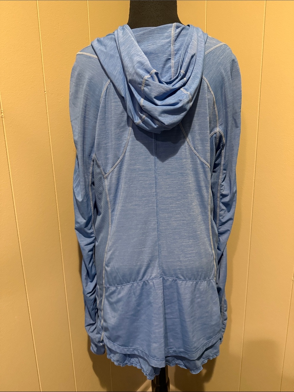B44 lululemon athletica Women’s 12 Sky Blue Hooded Long-Sleeve Pullover - Picture 3 of 10
